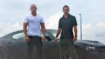 Polo negro de bolsillo de Brian O'Conner (Paul Walker) en Fast Five