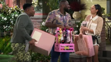 Gucci GG Supreme Ophidia portée par Mercedes (Amber Stevens West) telle que vue dans The Neighborhood (S08E17)