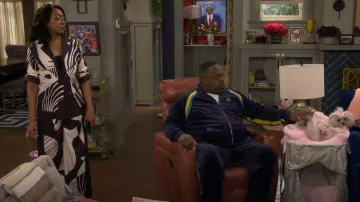 Pantalon de piste en velours Banda Sergio Tacchini porté par Calvin Butler (Cedric the Entertainer) tel que vu dans The Neighborhood (S08E17)