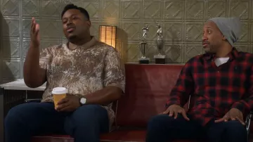 Cardigan à manches courtes de John Varvatos Demonte porté par Marty Butler (Marcel Spears) tel que vu dans The Neighborhood (S08E17)