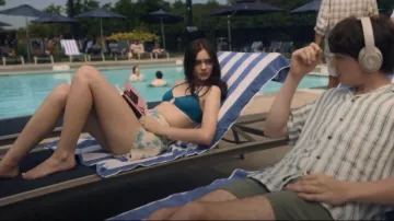 Melissa Odabash Hamburg Bikini de cuello halter adornado que lleva Tori Cooper (Isabel Gravitt) como se ve en Your Friends & Neighbors (S02E02)