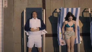 Short de tennis léger Lacoste porté par Andrew 'Coop' Cooper (Jon Hamm) tel que vu dans Your Friends & Neighbors (S02E02)
