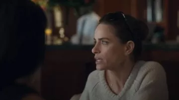 Lunettes de soleil Persol PO0714-95/31 portées par Mel (Amanda Peet) telles que vues dans Your Friends & Neighbors (S02E02)