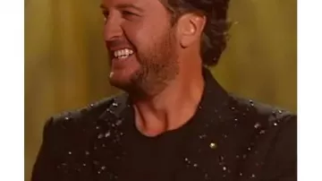 American Idol T24 Luke Bryan Americana adornada en negro de Luke Bryan tal como se ve en American Idol