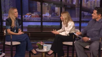 Jupe longue Armani portée par Kate Hudson vue dans LIVE with Kelly and Mark le 23 avril 2026
