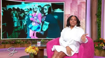 Mini vestido Stella McCartney con ribetes Piqué en algodón y popelina que lleva Sherri Shepherd, visto en Sherri el 16 de abril de 2026