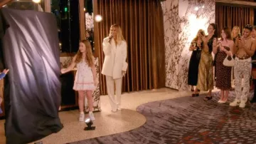 Zapatos de talón Khaite Eva que lleva Dorit Kemsley como se ve en Las verdaderas amas de casa de Beverly Hills (S15E18)
