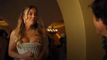 Pendientes Cartier Lignes Essentielles usados por Cassie Howard (Sydney Sweeney) como se ve en Euphoria (S03E03)