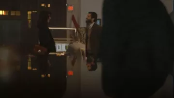 Bolsa de hombro pequeña A.P.C. Astra llevada por Nikki Reynard (Necar Zadegan) tal como se ve en CIA (S01E02)