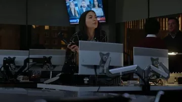Camisa de cuadros de cuadros con cristales de Rails Malin usada por Gina Rojas (Natalee Linez) tal como se ve en CIA (S01E02)