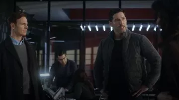 Parka & Jackets Resort Jacket usada por Hart Hoxton (Tom Ellis) vista en CIA (S01E06)