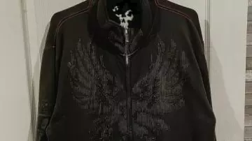 Marc Ecko Jacket of Jesse Pinkman (Aaron Paul) in Breaking Bad (S03E12)