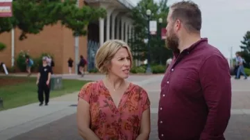 Vestido de túnica floral de Anthropologie Kimber llevado por Erin Napier tal como se ve en Home Town (S10E14)