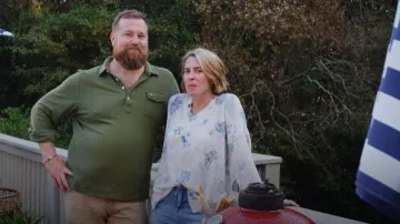Slouchy jersey de escote en V de Anthropologie Pilcro llevado por (Erin Napier) visto en Home Town (S10E14)