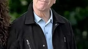 Run Away S01 James Nesbitt Chaqueta de cuero de ante negra llevada por Simon (James Nesbitt) en Run Away (T01)