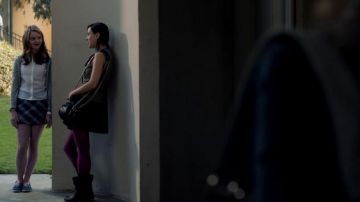 Sneakers blue Bridget Donovan (Kerris Dorsey) in Ray Donovan