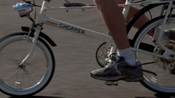 sneakers gray Bunchy Donovan (Dash Mihok) in Ray Donovan