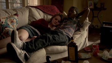 Sneakers white the boyfriend of Bridget Donovan in Ray Donovan