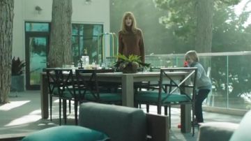 The large table in Big Little Lies S1E1