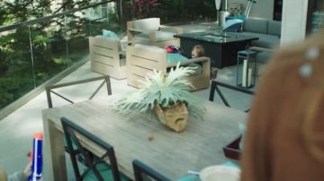 The sofa in Big Little Lies S1E1