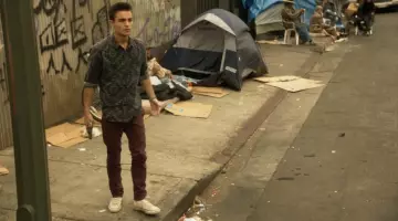 Les converses basses de Connor Do­no­van (De­von Bagby) dans Ray Do­no­van