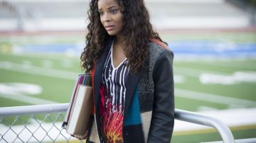 Sheri Hollande (Ajiona Alexus) BCBG MAXAZRIA veste en 13 Raisons pour lesquelles