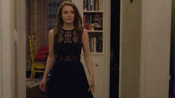 El vestido negro usado por Mickey Dobbs (Gillian Jacobs) en Love Temporada 2