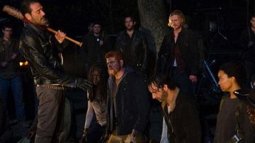 Cinturón de cartucho marrón de Negan (Jeffrey Dean Morgan) en The Walking Dead S07E01