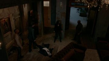 Le jean Rag & Bone de Hayley Marshall (Phoebe Tonkin) dans The Originals S3E8