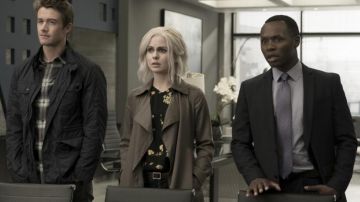 Le trench coat Babaton de Liv Moore (Rose McIver) dans IZombie S03E02