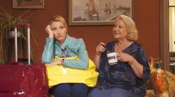 the pitcher duck, Jacqueline (Josiane Balasko) in Return for my mother