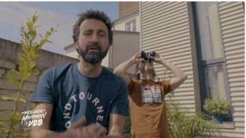 the t-shirt spinning round Mathieu Madénian in The message of Madénian and VDB