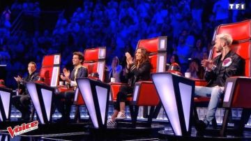 Les sneakers à rayures Off White de Zazie dans The Voice : La plus belle voix du 15/04/2017