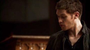 La camiseta John Varvatos de Klaus Mikaelson (Joseph Morgan) dans The Originals S2E11