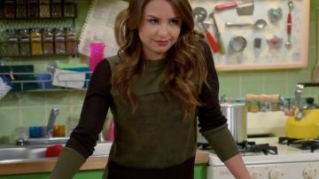 Le haut Rag & Bone de Sofia (Aimee Carrero) dans Young & Hungry