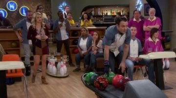 The skirt LaMarque Gabi (Emily Osment) in Young & Hungry S4E7