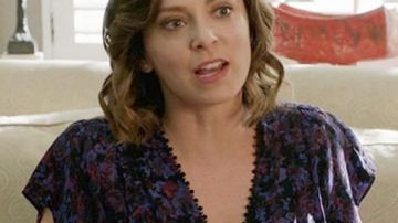 la blouse de Re­becca Bunch (Ra­chel Bloom) dans Crazy Ex-Girl­friend