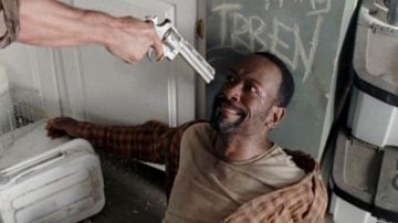 The t-shirt beige of Morgan Jones (Lennie James) in The Walking Dead