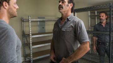 The shirt is gray and Simon (Steven Ogg) in The Walking Dead S07E09