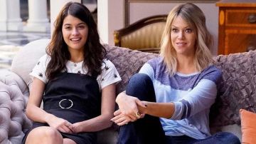 Camiseta de Sabrina Pemberton (Sofia Black-D'Elia) en The Mick