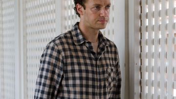 The plaid shirt of Aaron (Ross Marquand) in The Walking Dead S06E08