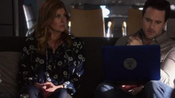 The blue shirt of Rayna Jaymes (Connie Britton) in Nashville