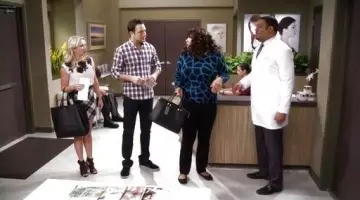 La jupe Milly de Gabi (Emily Osment) dans Young & Hungry S2E5