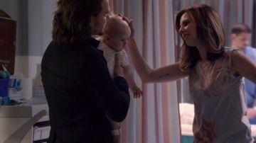 Le top à fleurs d'Emily (Kourtney Hansen) de Nashville