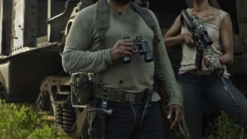 Le pantalon bleu marine de Tyreese (Chad Coleman) dans The Walking Dead