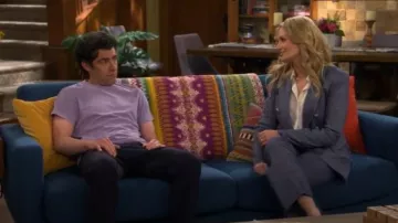 Chaqueta Dickey de Veronica Beard Miller llevada por Gemma Johnson (Beth Behrs) vista en The Neighborhood (S08E18)