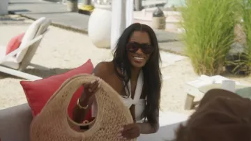 Gafas de sol de aviador polarizadas y de moda Sojos usadas por Ciara Miller, tal como se ve en Summer House (S10E12)