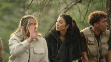 Chaqueta reversible de piel sintética de Zara marrón usada por Samantha Hubbard vista en Million Dollar Secret (S02E01)
