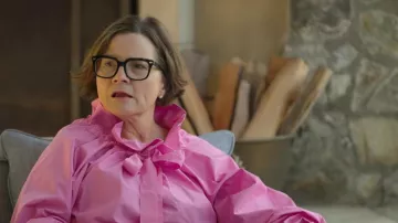 Camiseta de algodón de talla grande y talla grande de tamaño libre de algodón con volantes usada por Lydia Blair, tal como se ve en Million Dollar Secret (S02E01)