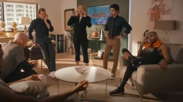 Pantalones Capri de Tove Drew usados por Isla Gordon (Kate Hudson) como se ve en Running Point (S02E03)